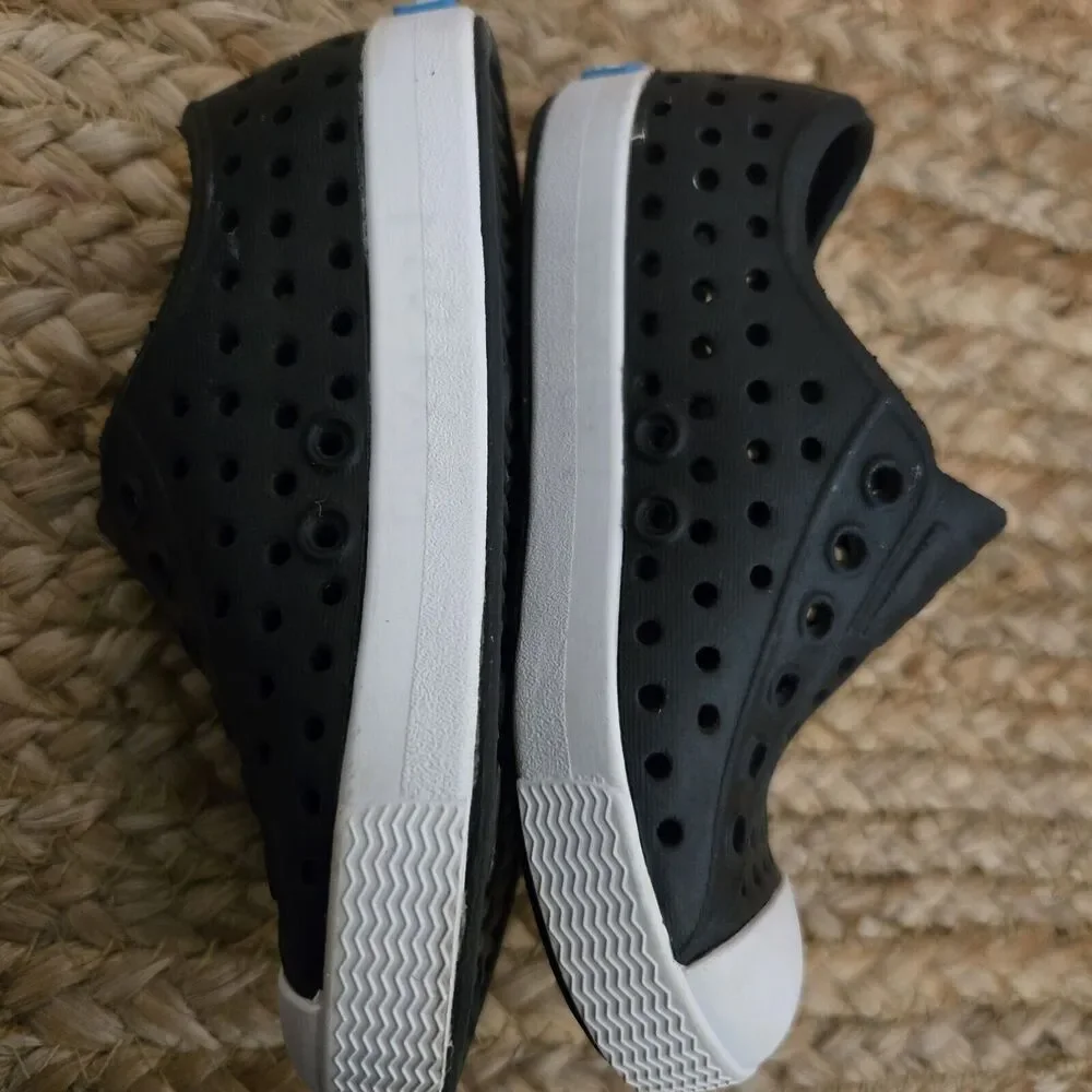 Native Shoes Jefferson Size C6 Black -‎ Toddler Boys/Girls **Has shrunk fits C4